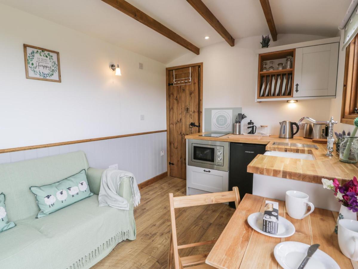 Tan Y Castell Shepherds Hut Llangollen Eksteriør bilde
